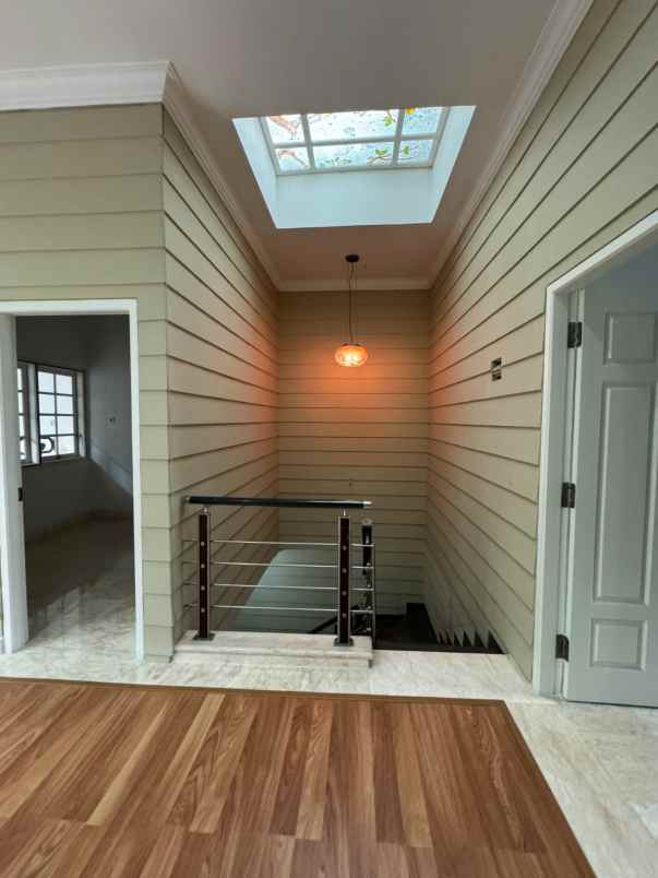 dijual rumah pakuwon city