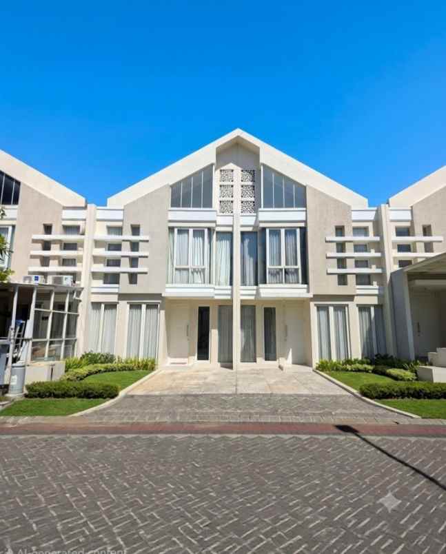 dijual rumah pakuwon city
