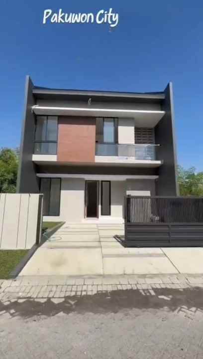 dijual rumah pakuwon city