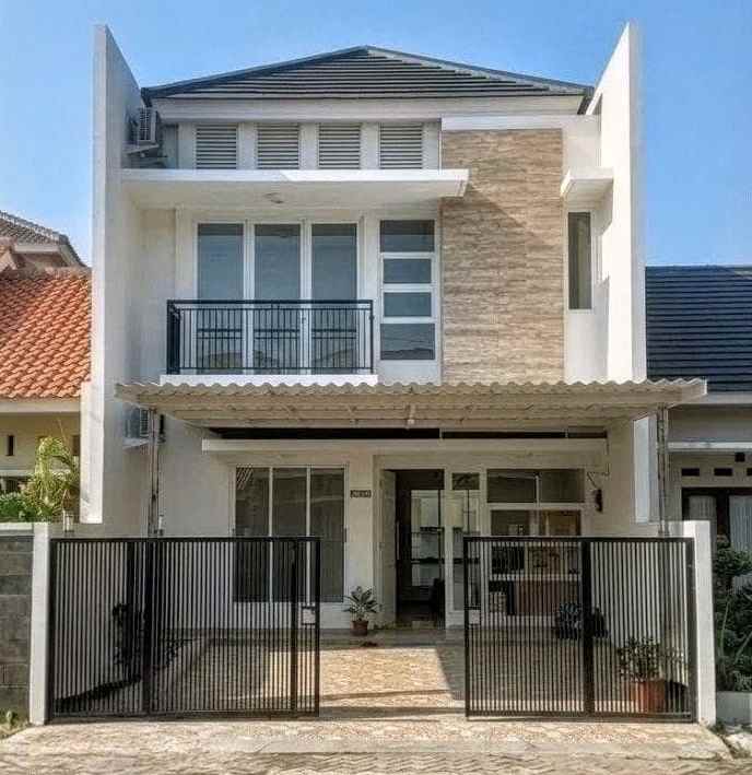 dijual rumah pakuwon city