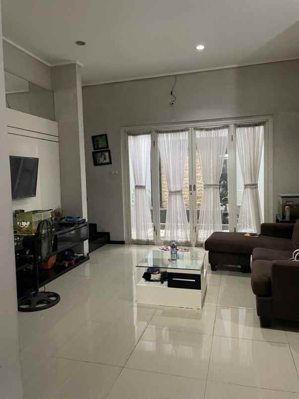 dijual rumah pakuwon city fornce