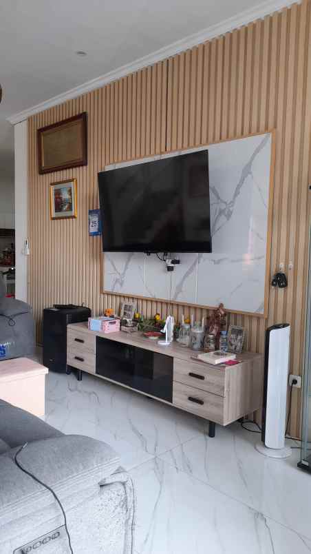 dijual rumah pamulang estate jl anggur