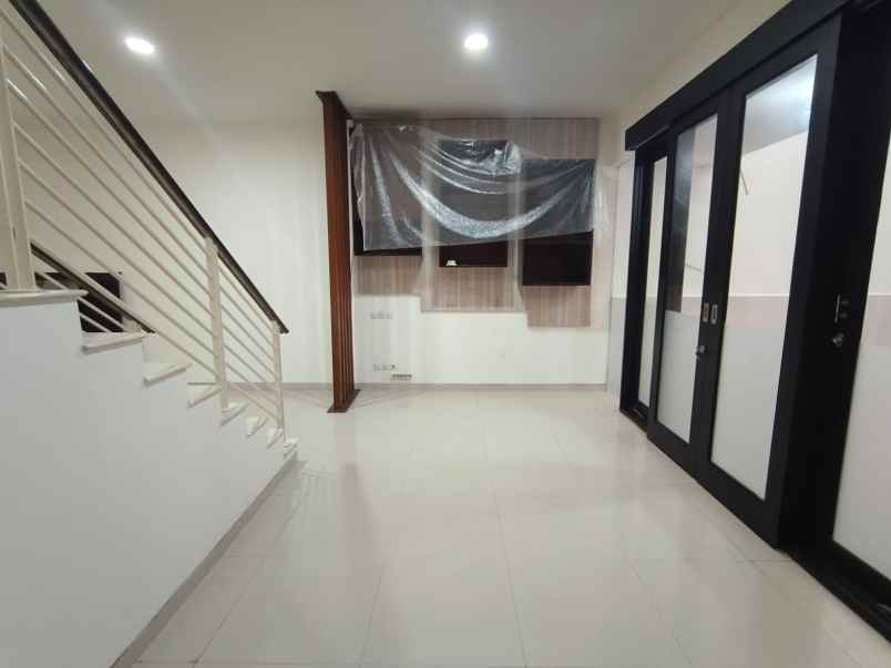 dijual rumah pantai mentari