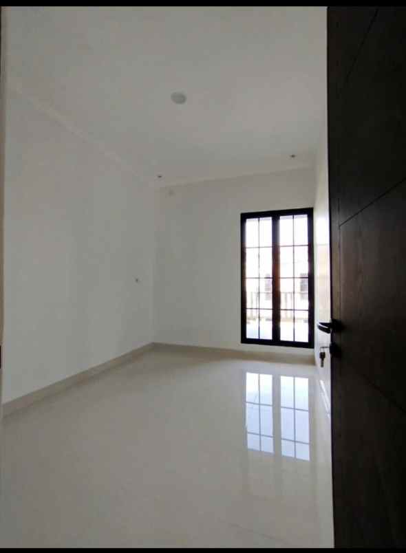 dijual rumah perum boulevard hijau kota