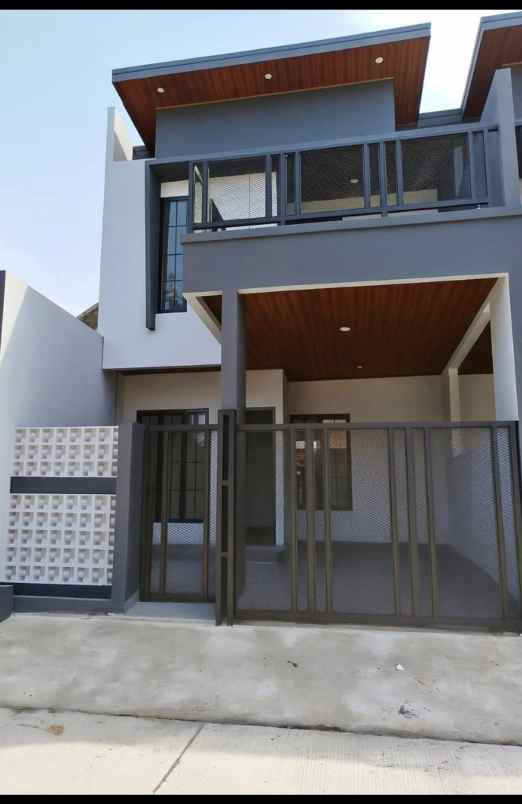 dijual rumah perum boulevard hijau kota