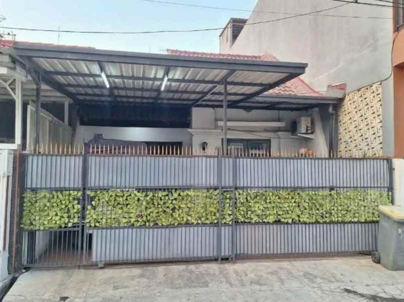 dijual rumah perumahan duta bumi