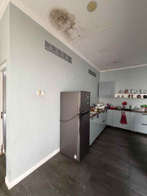 dijual rumah perumahan eramas 2000