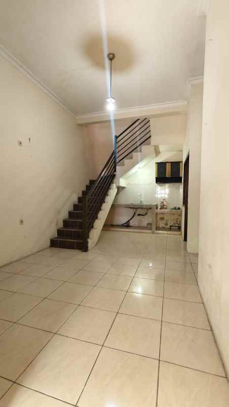 dijual rumah perumahan jambangan indah