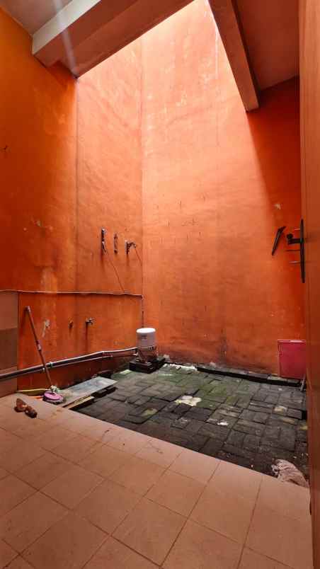 dijual rumah perumahan jambangan indah