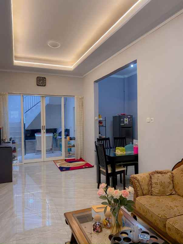 dijual rumah perumahan kebraon
