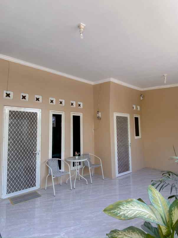 dijual rumah perumahan kebraon