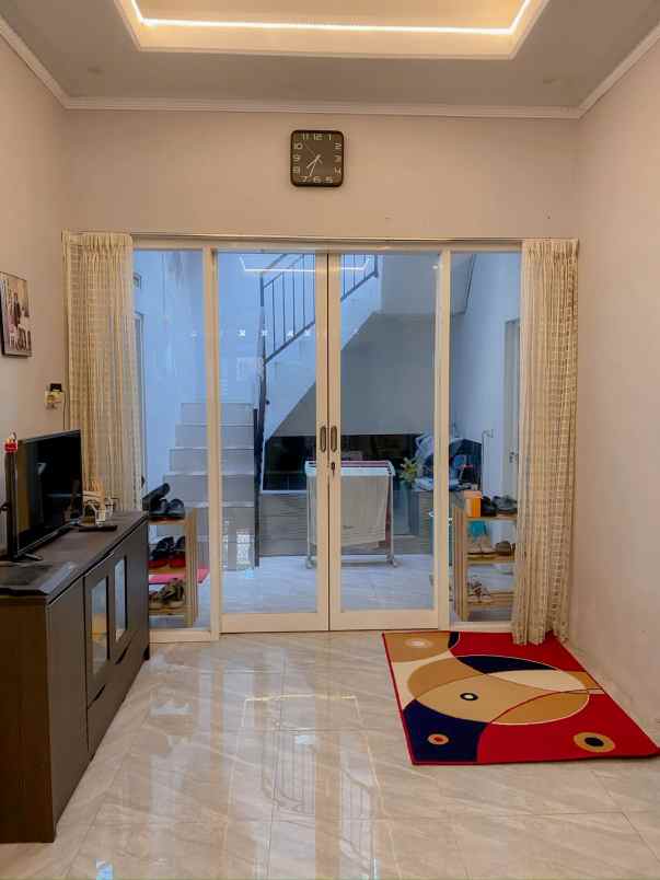 dijual rumah perumahan kebraon