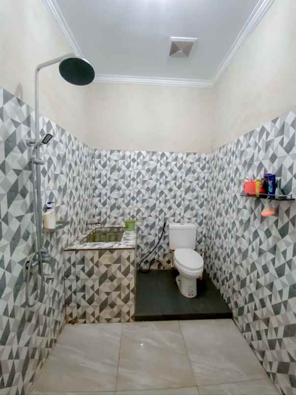 dijual rumah perumahan kebraon