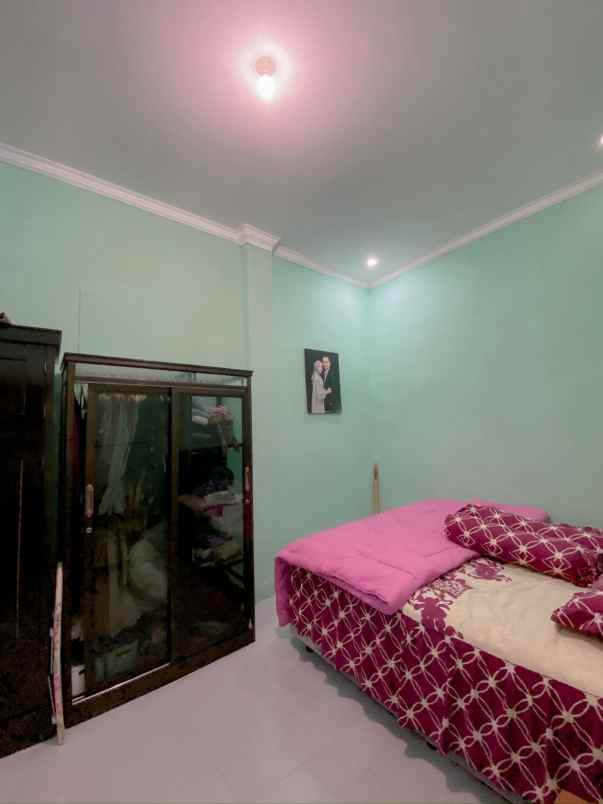 dijual rumah perumahan kebraon