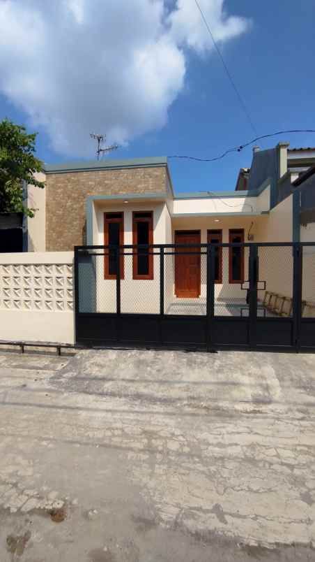 dijual rumah perumahan permata biru