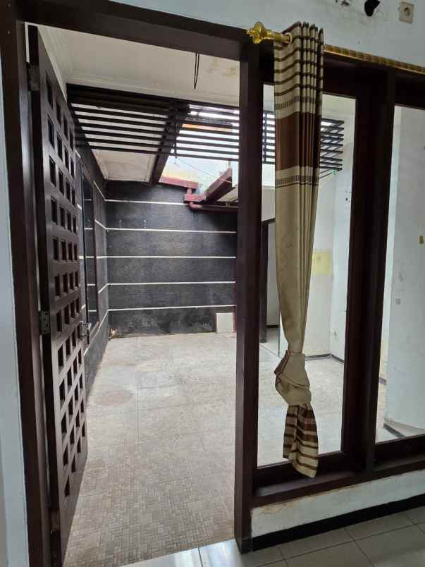 dijual rumah perumahan royal ketintang