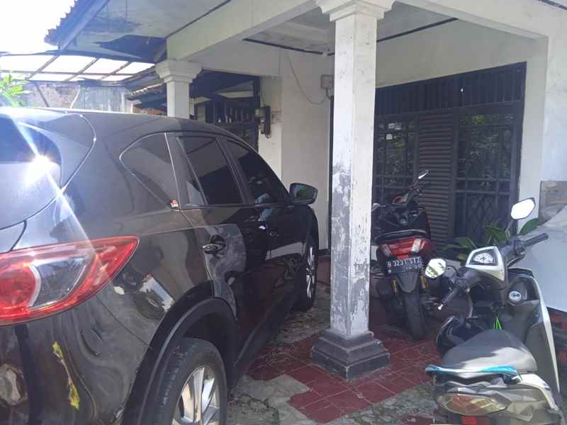 dijual rumah petukangan selatan