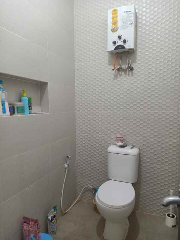 dijual rumah plamongan indah