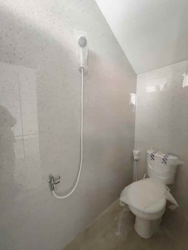 dijual rumah poncol raya