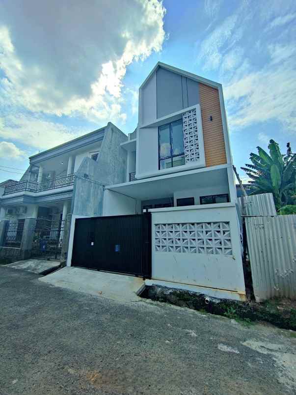 dijual rumah poncol raya