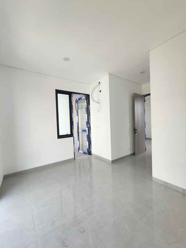 dijual rumah poncol raya