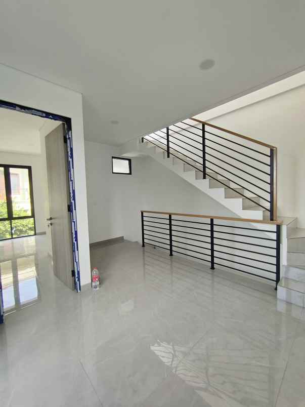 dijual rumah poncol raya