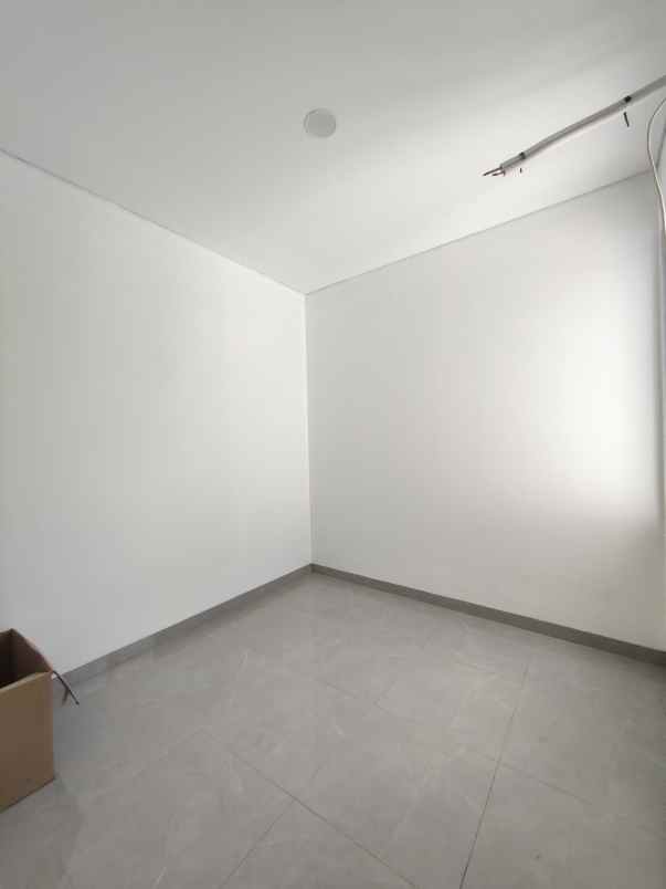 dijual rumah poncol raya