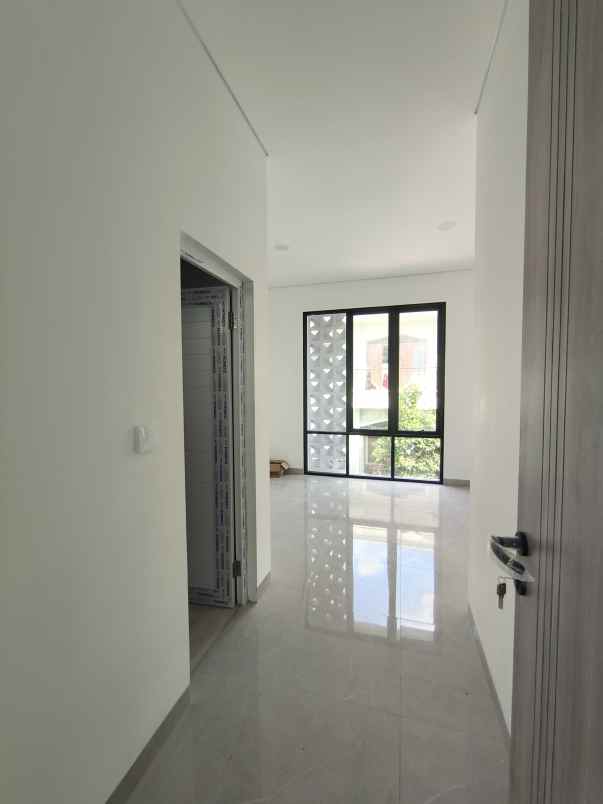 dijual rumah poncol raya