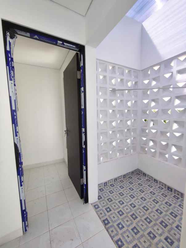 dijual rumah poncol raya