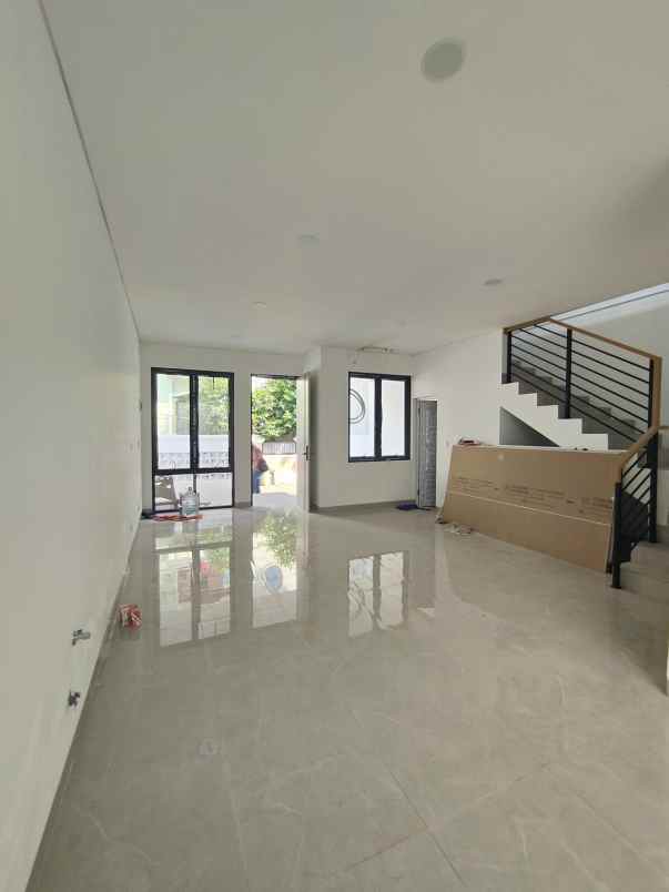 dijual rumah poncol raya