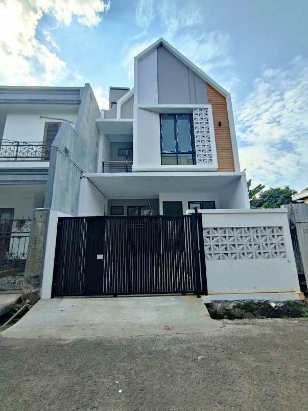 dijual rumah poncol raya
