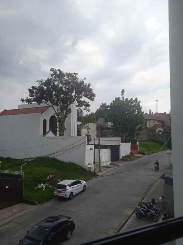 dijual rumah pondok hijau setiabudi