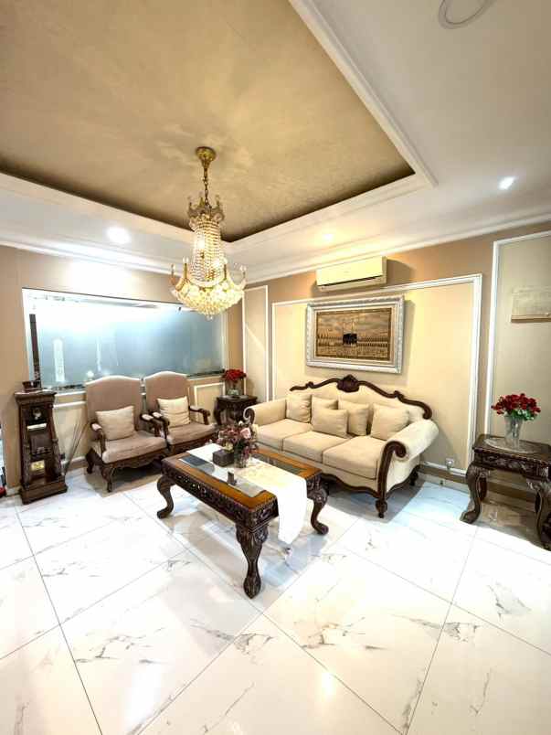dijual rumah puri sriwedari cibubur