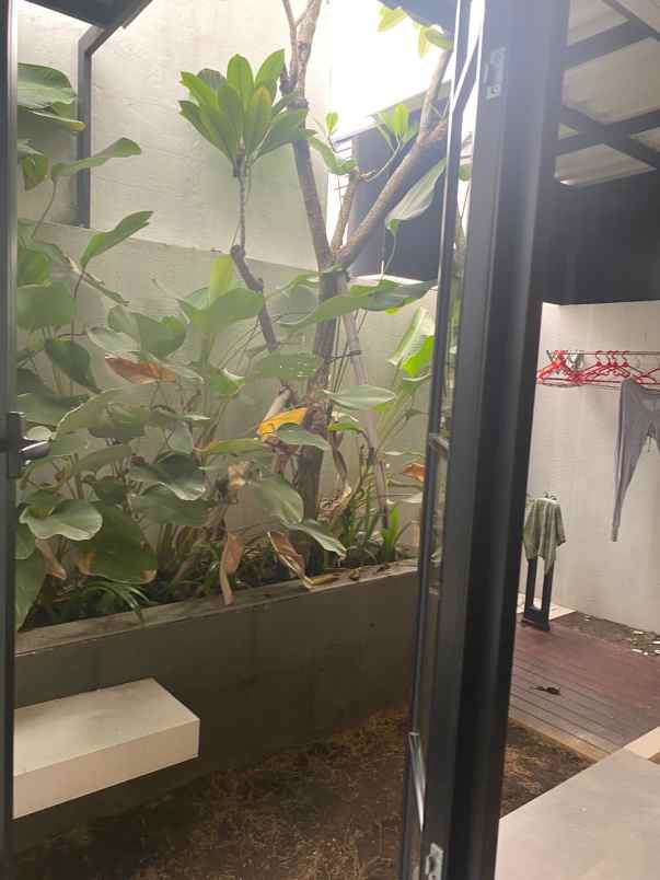 dijual rumah sambiroto