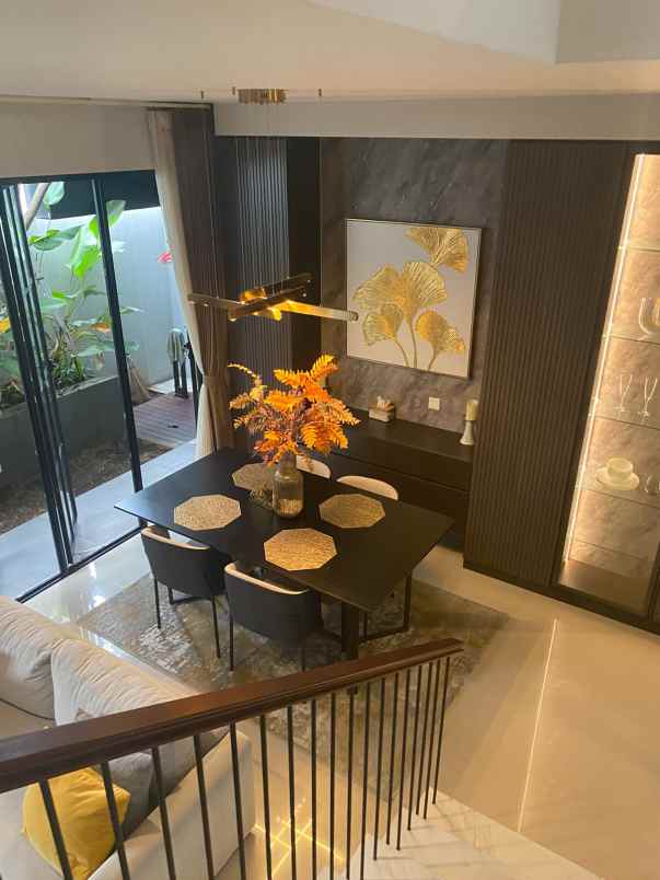 dijual rumah sambiroto