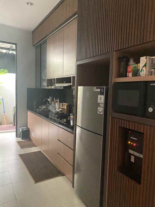 dijual rumah sambiroto