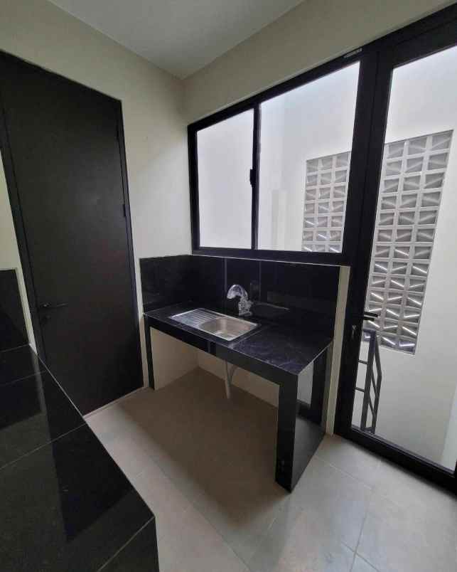 dijual rumah sambiroto