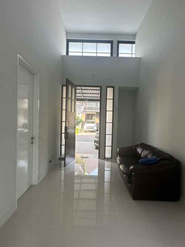 dijual rumah sambiroto