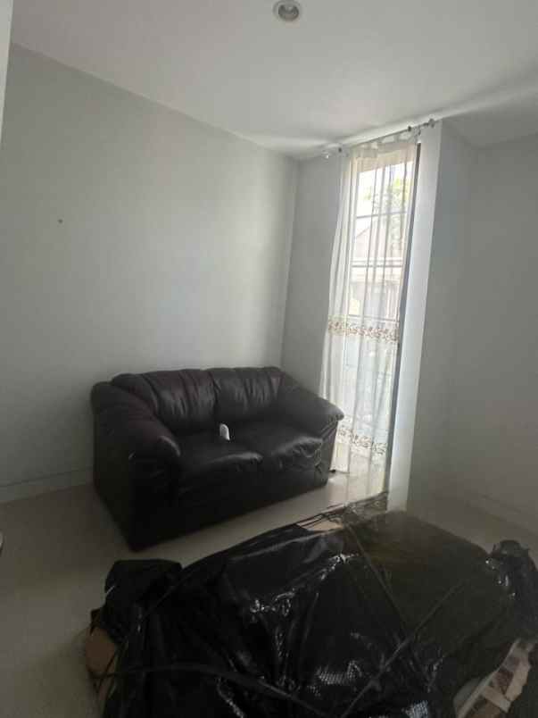 dijual rumah sambiroto