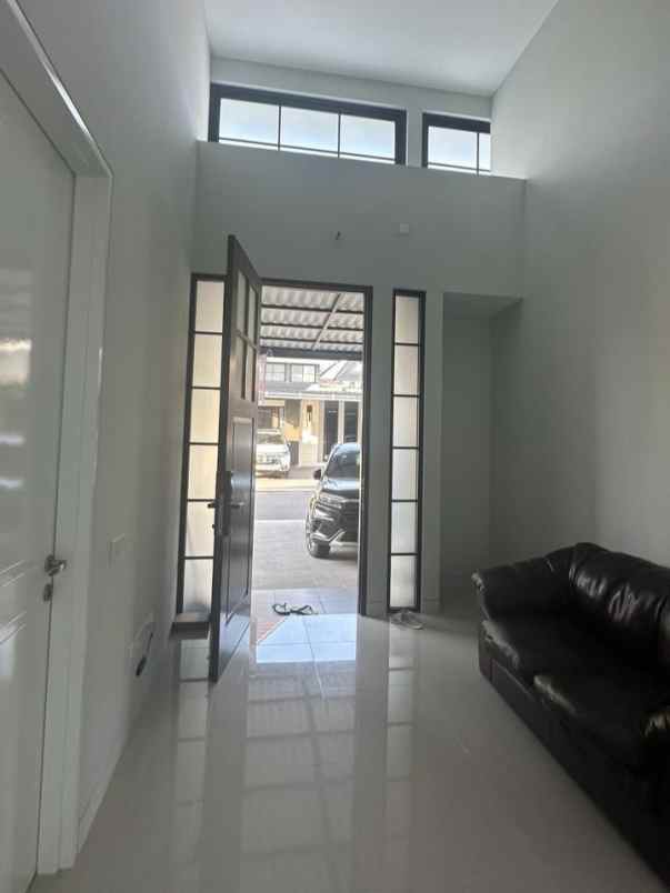 dijual rumah sambiroto