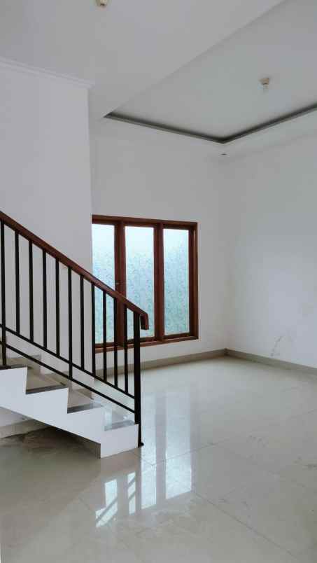 dijual rumah sawangan lama depok
