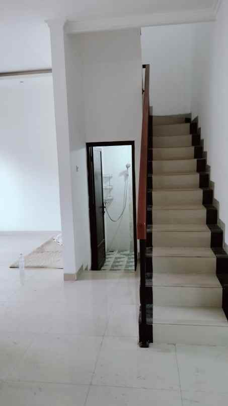 dijual rumah sawangan lama depok