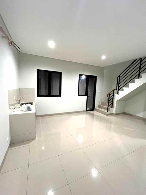 dijual rumah scg summarecon crown gading