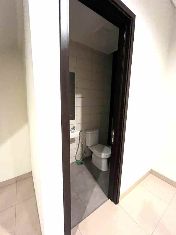 dijual rumah scg summarecon crown gading