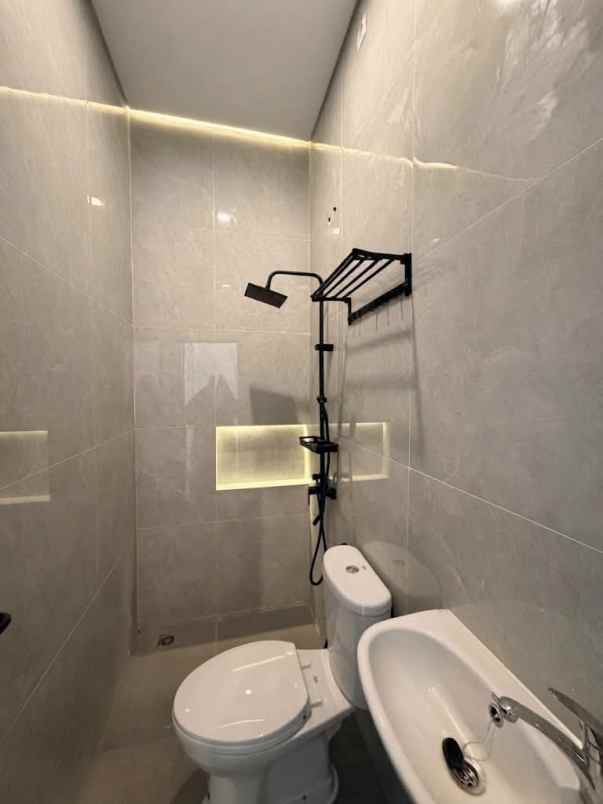 dijual rumah sd model
