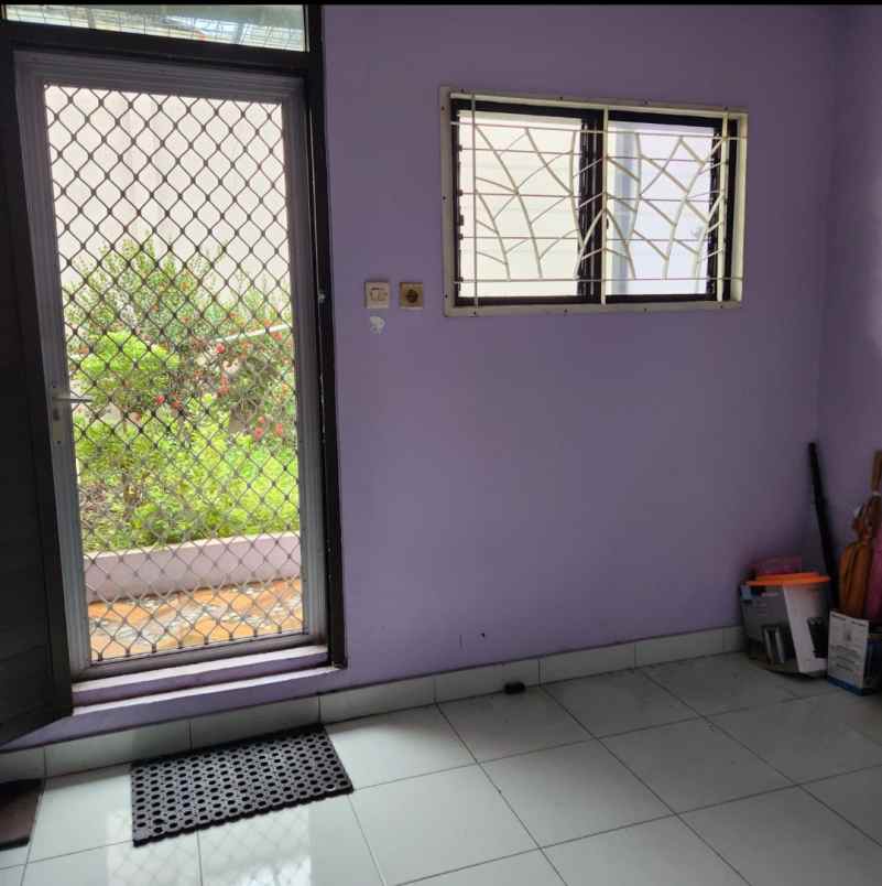 dijual rumah second terawat di pancoran mas depok