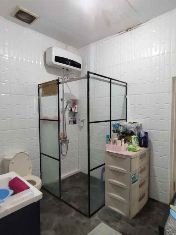 dijual rumah secondary dalam komplek one gate