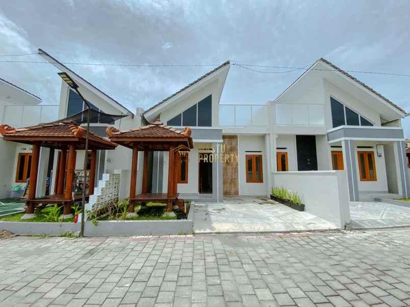 dijual rumah selomartani
