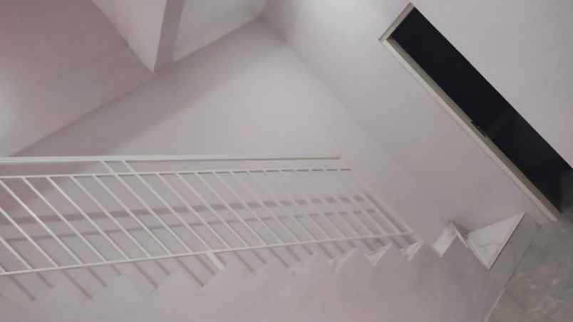 dijual rumah semampir