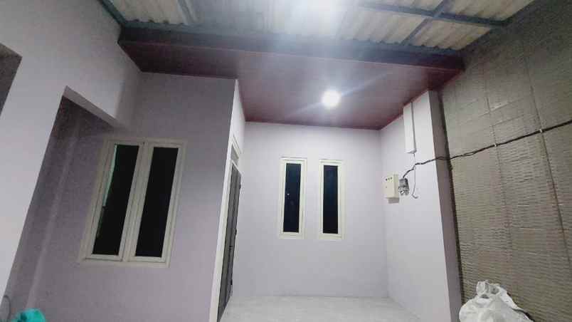 dijual rumah semampir
